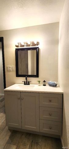 10724 Lacklink Road, St Louis, MO 63114