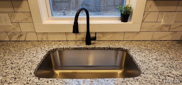 10724 Lacklink Road, St Louis, MO 63114