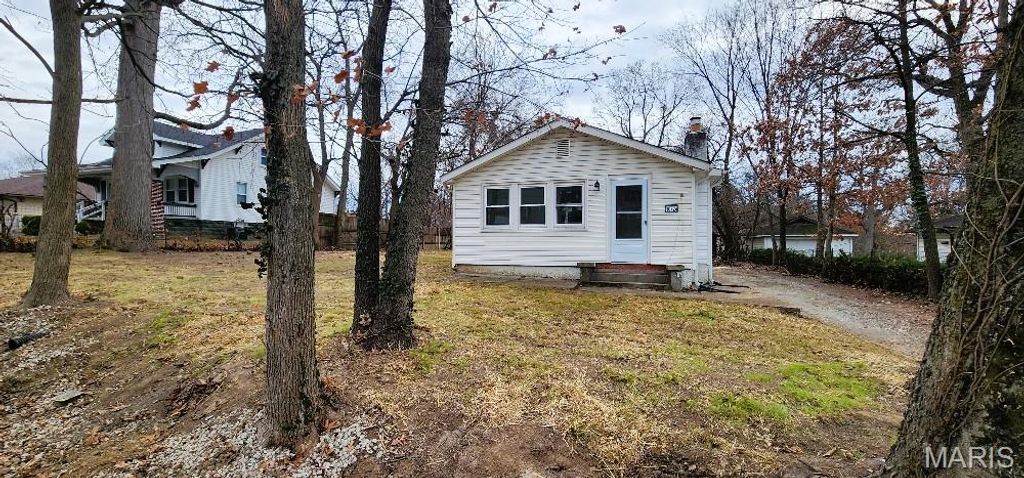 10724 Lacklink Road, St Louis, MO 63114