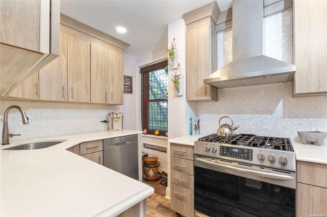 211-06 75th Avenue 5E, Oakland Gardens, NY 11364