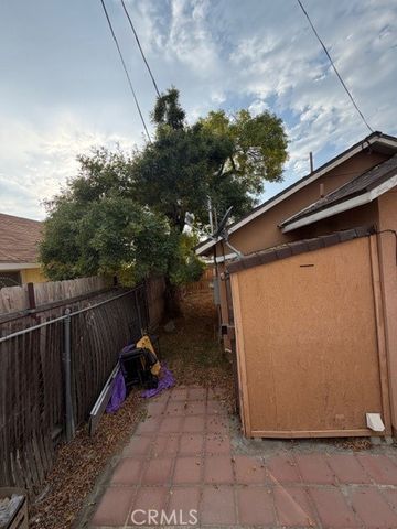 121 Roberts, Bakersfield, CA 93308