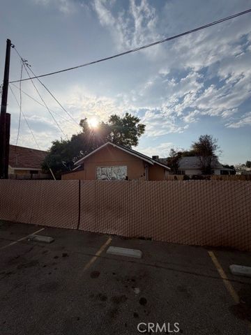 121 Roberts, Bakersfield, CA 93308