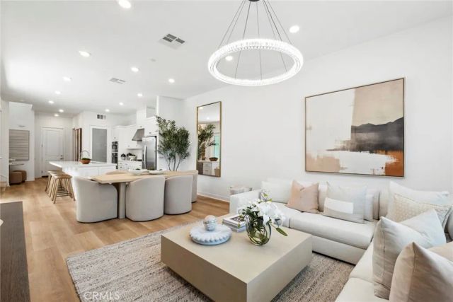 327 Baluster, Irvine, CA 92618