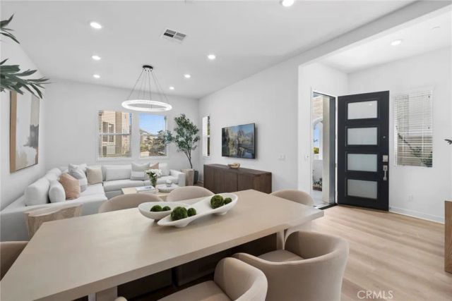 327 Baluster, Irvine, CA 92618