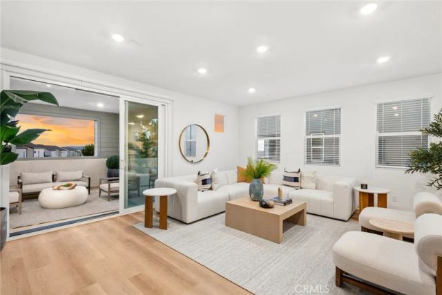 327 Baluster, Irvine, CA 92618