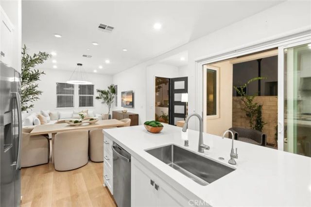 327 Baluster, Irvine, CA 92618