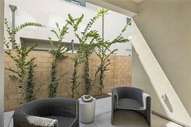 327 Baluster, Irvine, CA 92618