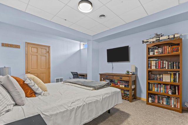 1604 Auburn COURT, Waukesha, WI 53189