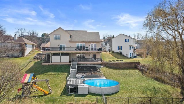 1604 Auburn COURT, Waukesha, WI 53189