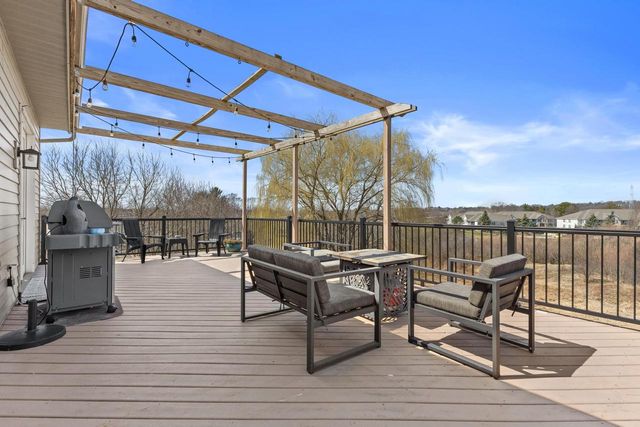 1604 Auburn COURT, Waukesha, WI 53189