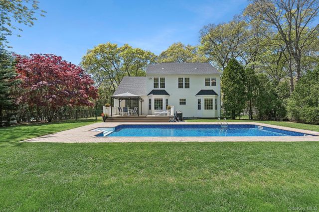 15 Rosebriar Lane, East Quogue, NY 11942