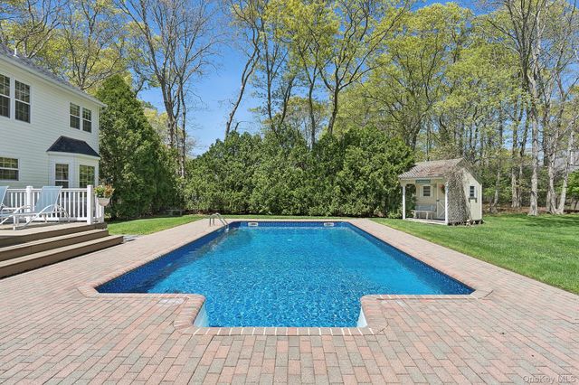 15 Rosebriar Lane, East Quogue, NY 11942