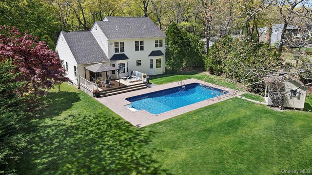 15 Rosebriar Lane, East Quogue, NY 11942