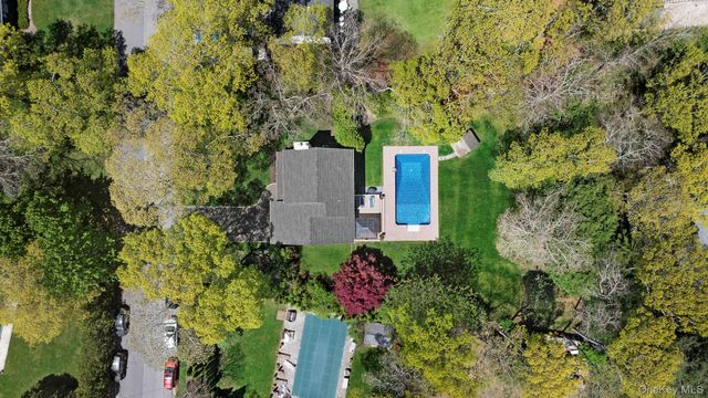 15 Rosebriar Lane, East Quogue, NY 11942