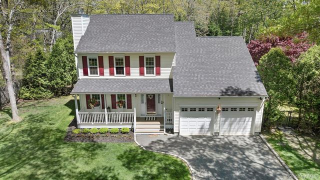 15 Rosebriar Lane, East Quogue, NY 11942