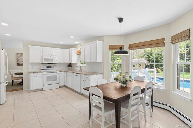 15 Rosebriar Lane, East Quogue, NY 11942