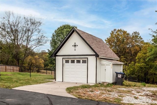 23210 Old Cyclone School Road, Lee's Summit, MO 64064