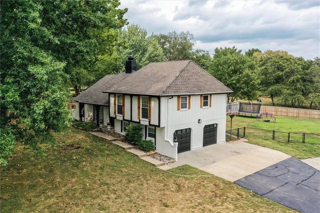 23210 Old Cyclone School Road, Lee's Summit, MO 64064