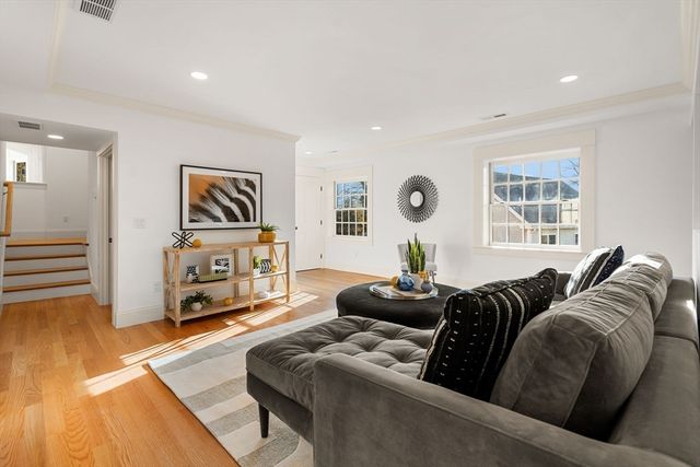 23 Ward St, Woburn, MA 01801