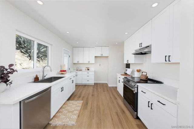11710 Oak Creek Dr, Lakeside, CA 92040