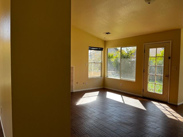 1860 Vassar Ct, Los Banos, CA 93635