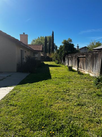 1860 Vassar Ct, Los Banos, CA 93635