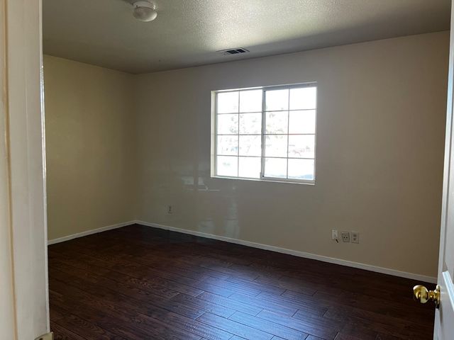 1860 Vassar Ct, Los Banos, CA 93635