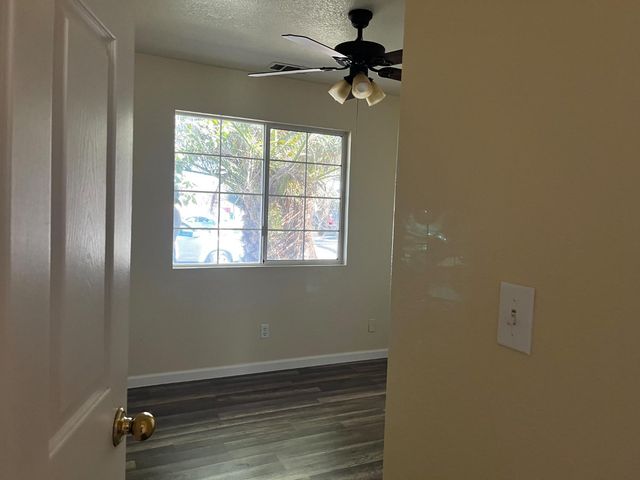 1860 Vassar Ct, Los Banos, CA 93635