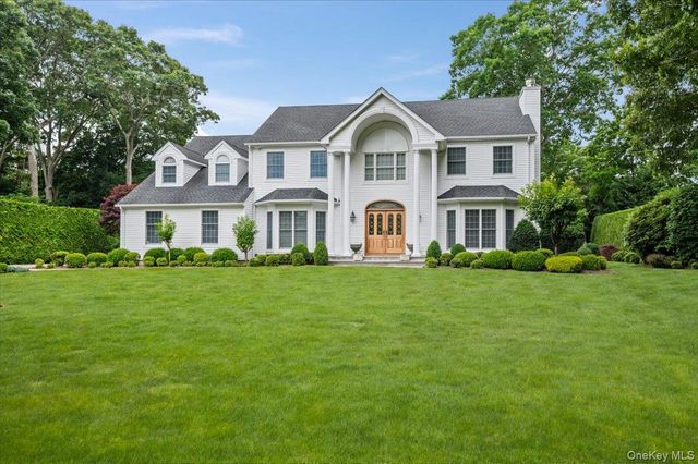 6 Briana Court, East Moriches, NY 11940