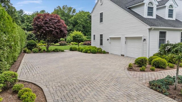 6 Briana Court, East Moriches, NY 11940