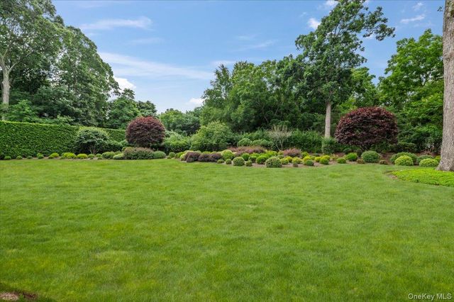 6 Briana Court, East Moriches, NY 11940