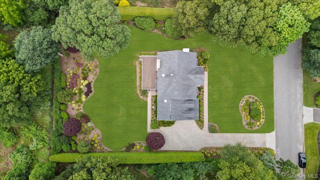 6 Briana Court, East Moriches, NY 11940