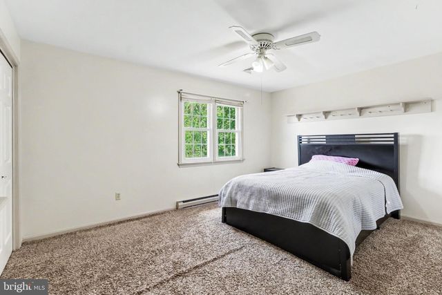 6 KINGSWOOD DR, Mechanicsburg, PA 17055