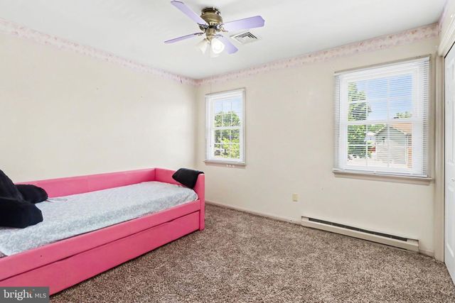 6 KINGSWOOD DR, Mechanicsburg, PA 17055