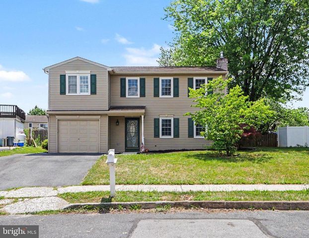 6 KINGSWOOD DR, Mechanicsburg, PA 17055