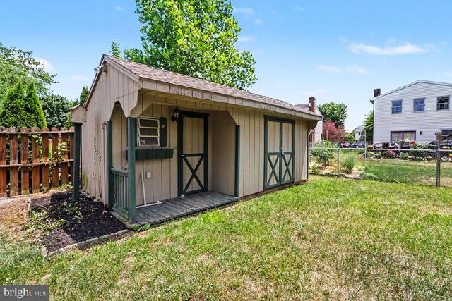 6 KINGSWOOD DR, Mechanicsburg, PA 17055