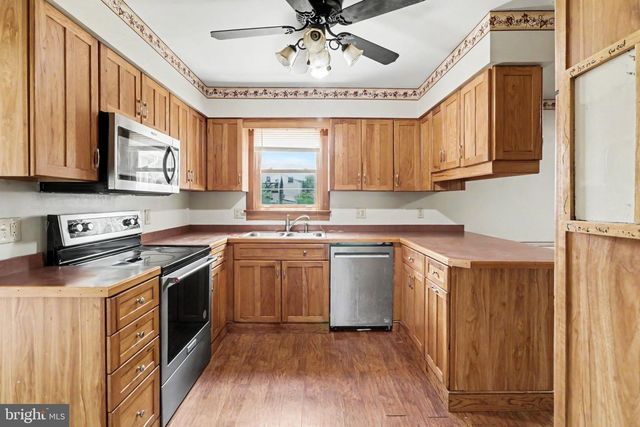 6 KINGSWOOD DR, Mechanicsburg, PA 17055