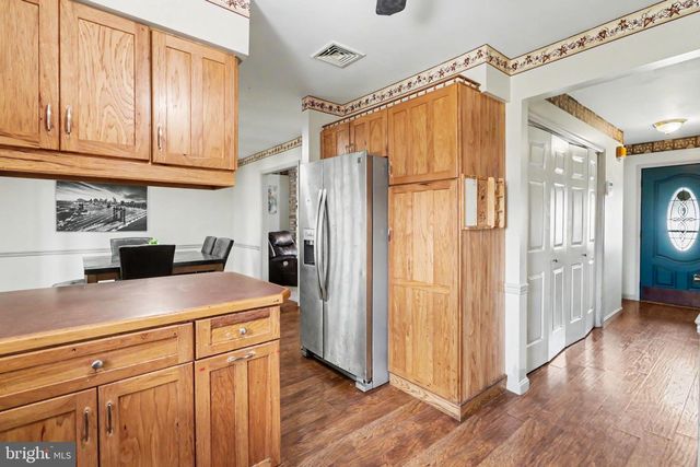 6 KINGSWOOD DR, Mechanicsburg, PA 17055