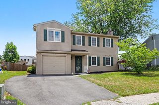 6 KINGSWOOD DR, Mechanicsburg, PA 17055