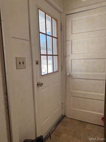 806 Rockland Road, Ontonagon, MI 49953