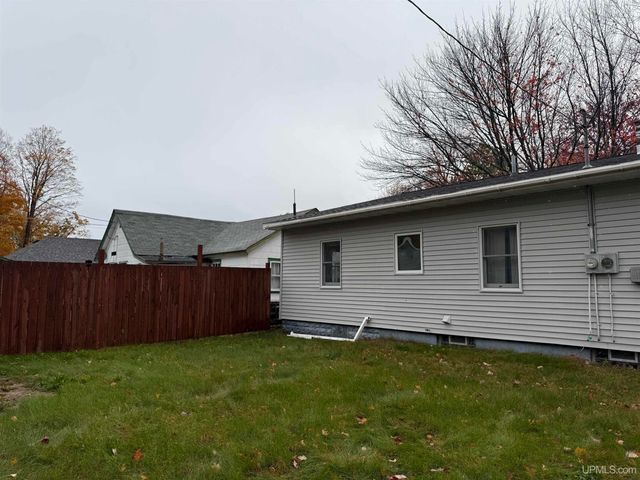 806 Rockland Road, Ontonagon, MI 49953