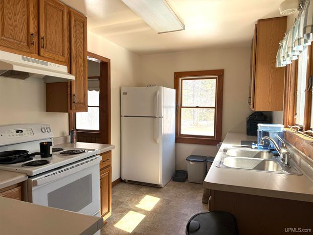 806 Rockland Road, Ontonagon, MI 49953