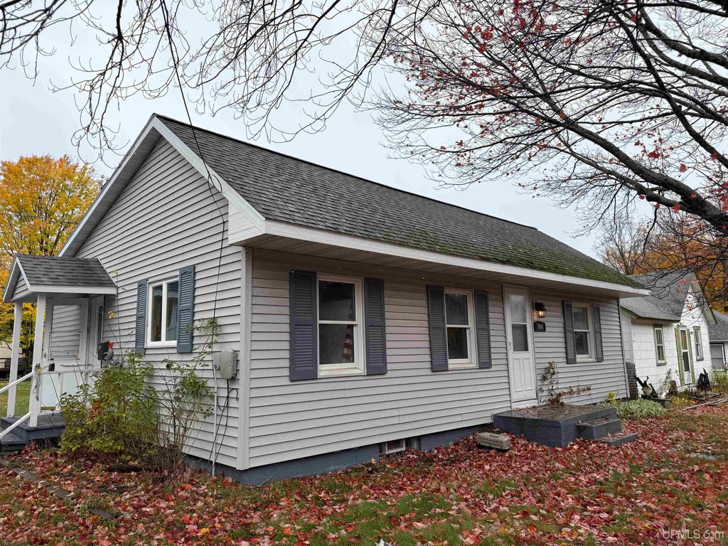 806 Rockland Road, Ontonagon, MI 49953