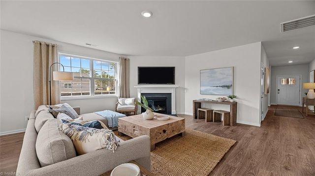 104 Mary Montrose Boulevard, Jamestown, NC 27253