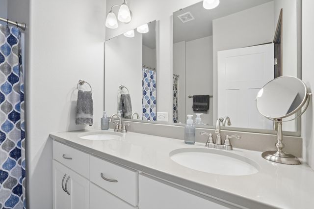 1588 69th Avenue S, Fargo, ND 58104