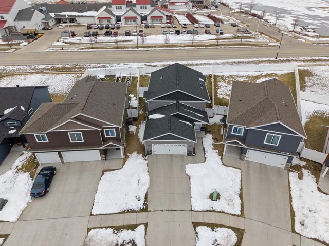 1588 69th Avenue S, Fargo, ND 58104