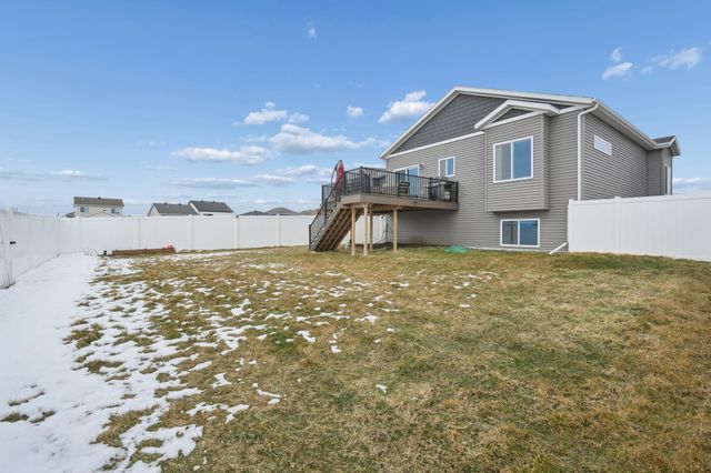 1588 69th Avenue S, Fargo, ND 58104