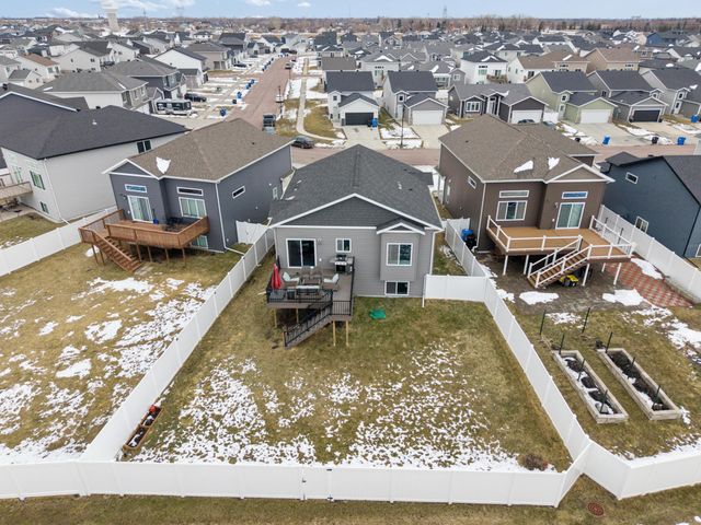 1588 69th Avenue S, Fargo, ND 58104