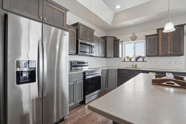 1588 69th Avenue S, Fargo, ND 58104