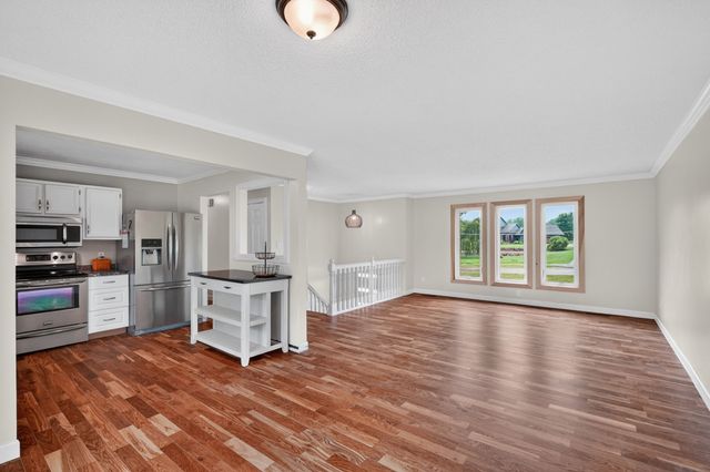 10085 NW 78th Avenue, Johnston, IA 50131